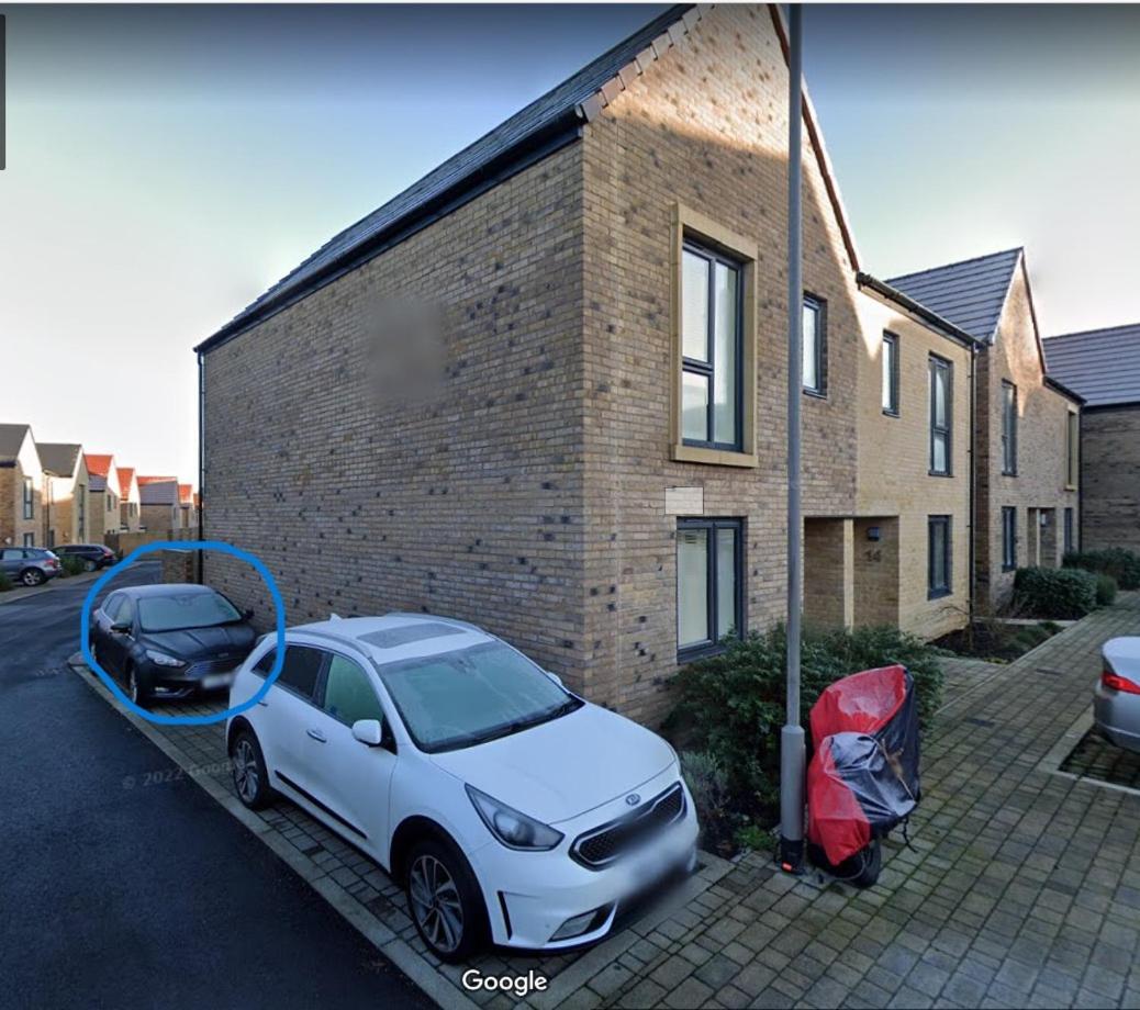 Modern 3 Bedroom House With Parking Bath Extérieur photo